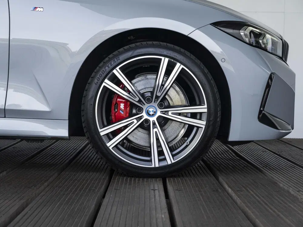 BMW 3-serie 320e Touring uit 2024, foto 9