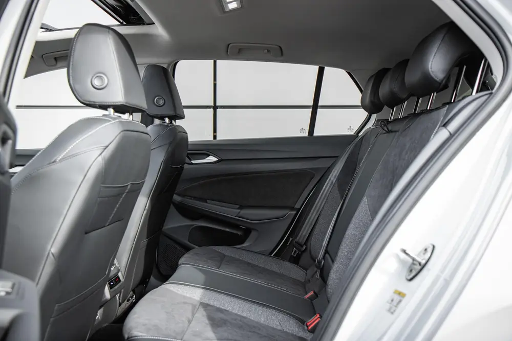 Volkswagen Golf 1.5 eHybrid 204pk DSG Style Edition | Panora uit 2026, foto 15