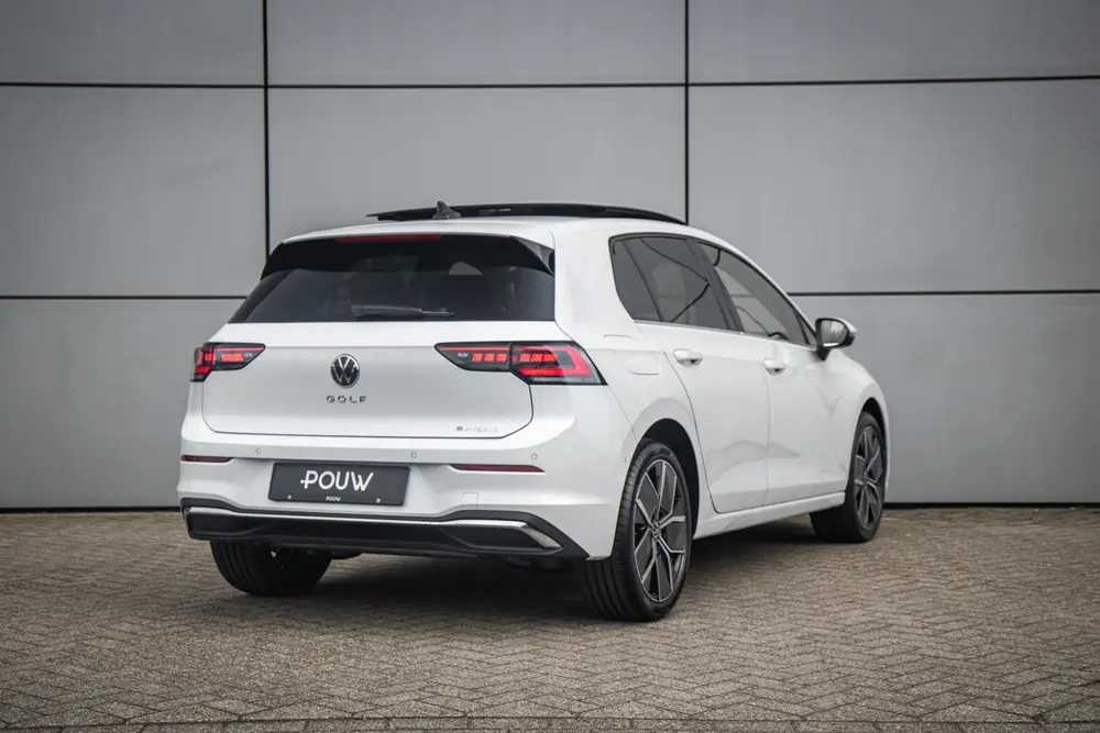 Volkswagen Golf 1.5 eHybrid 204pk DSG Style Edition | Panora uit 2026, foto 2