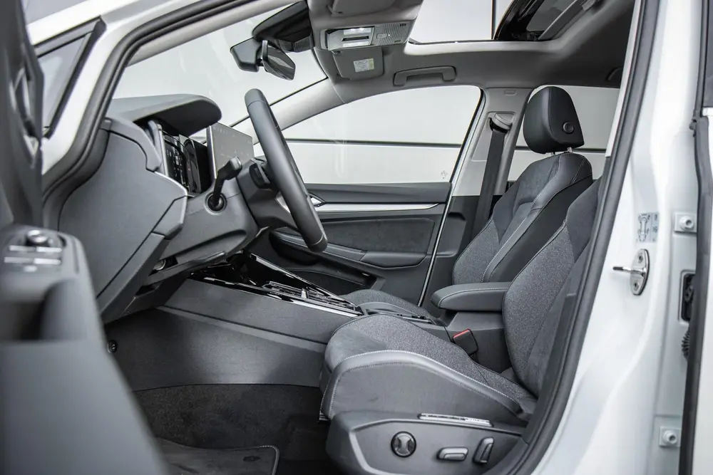 Volkswagen Golf 1.5 eHybrid 204pk DSG Style Edition | Panora uit 2026, foto 4