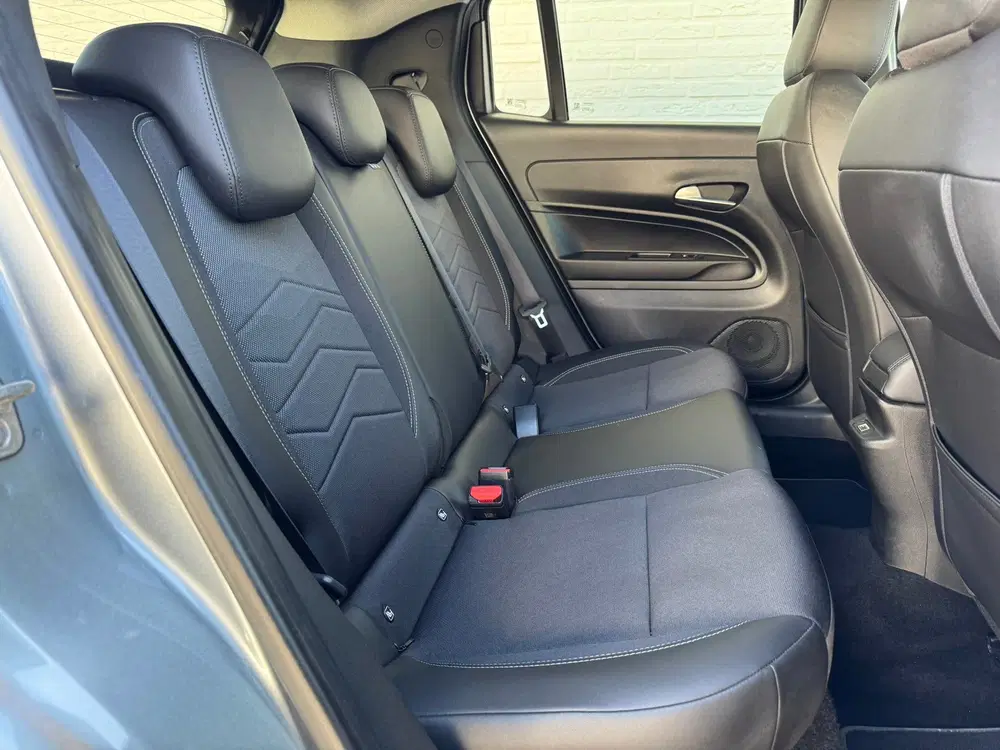 Jeep Avenger Summit 54 kWh SOH 96% Clima Camera Carplay uit 2025, foto 18