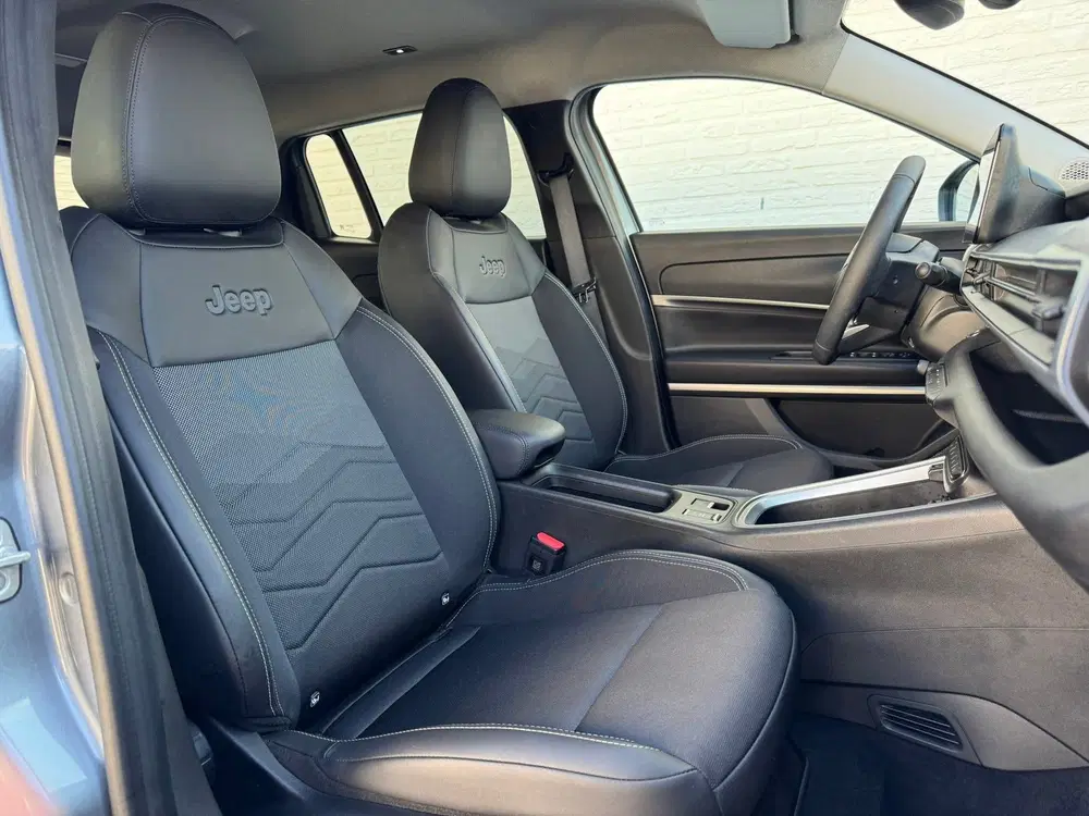 Jeep Avenger Summit 54 kWh SOH 96% Clima Camera Carplay uit 2025, foto 19