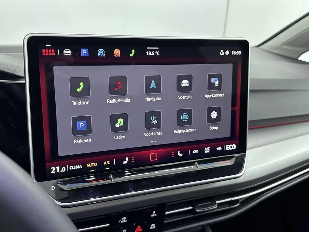 Volkswagen Golf 1.5 eHybrid Life Edition 204PK | Apple Carpl uit 2025, foto 12