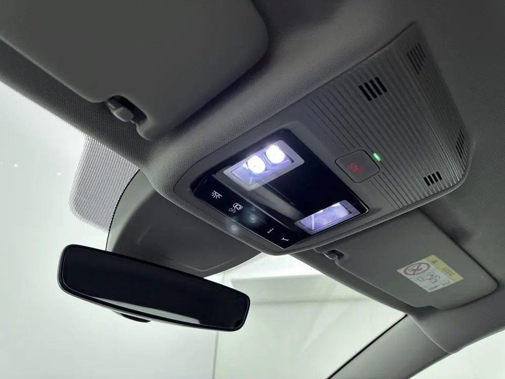 Volkswagen Golf 1.5 eHybrid Life Edition 204PK | Apple Carpl uit 2025, foto 14