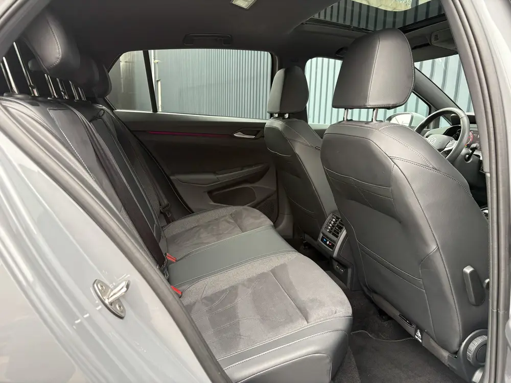 Volkswagen Golf 1.5 eTSI 50 Edition | Panodak | Trekhaak weg uit 2025, foto 19