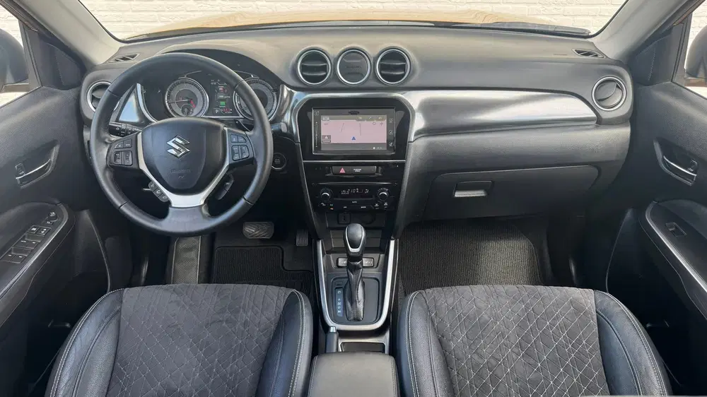 Suzuki Vitara 1.5 Hybrid Style Trekhaak Panorama dak Cam uit 2023, foto 2