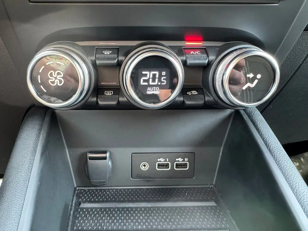 Renault Captur 1.6 E-Tech Hybrid 145 E-tech Engineered Ca uit 2024, foto 19
