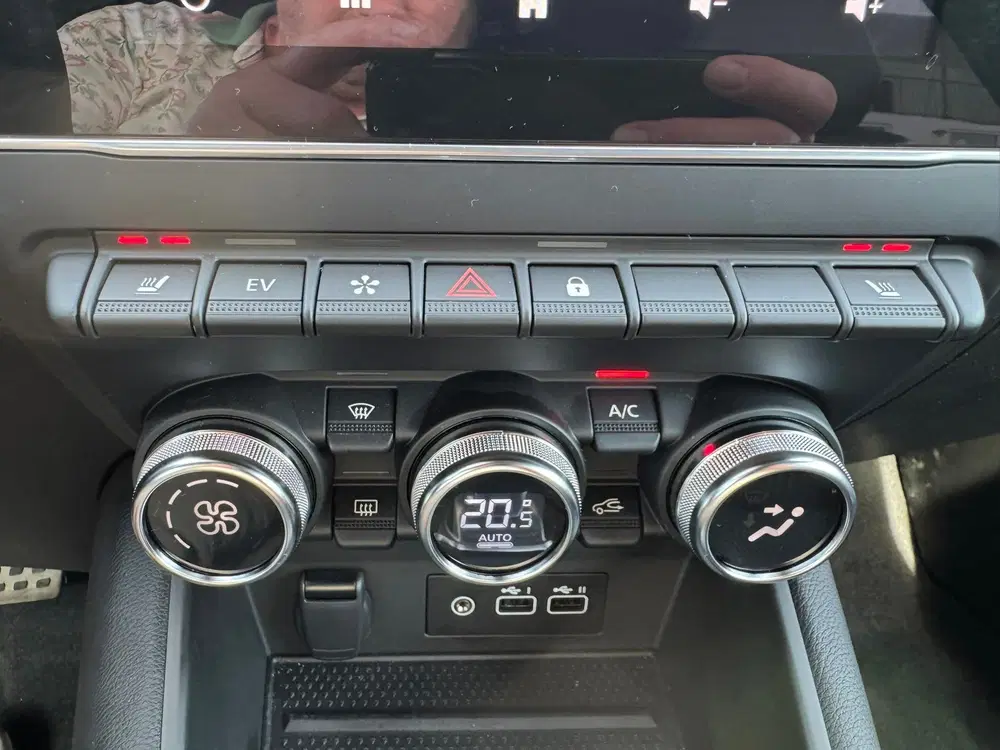 Renault Captur 1.6 E-Tech Hybrid 145 E-tech Engineered Ca uit 2024, foto 8