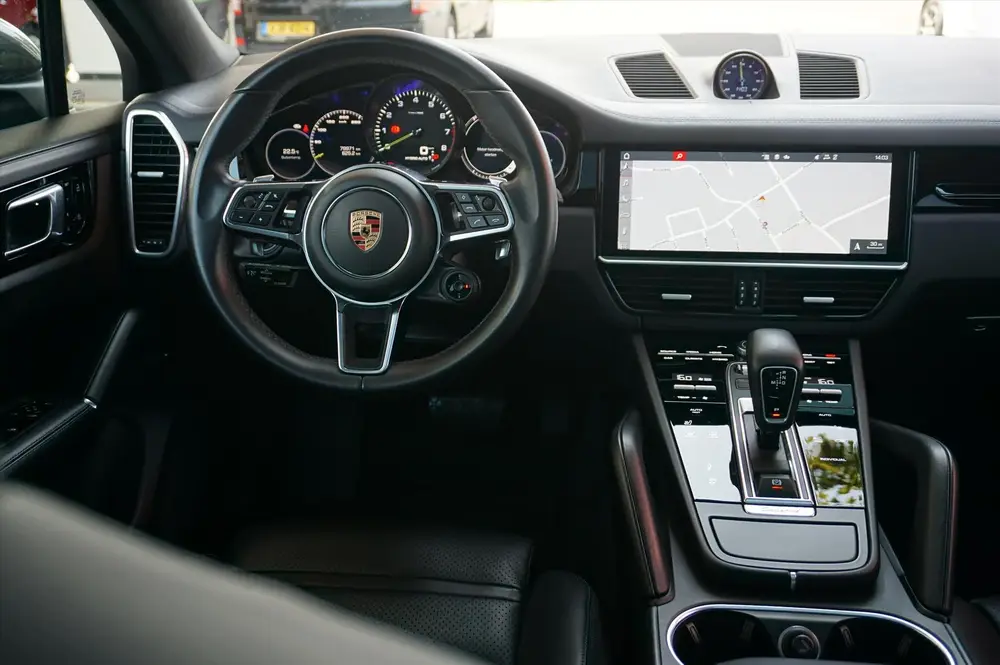 Porsche Cayenne Coupé 3.0 V6 462PK E-Hybrid / Pano / Nl aut uit 2019, foto 12