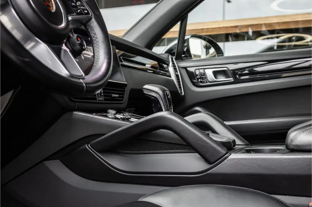 Porsche Cayenne 3.0 E-Hybrid uit 2021, foto 18