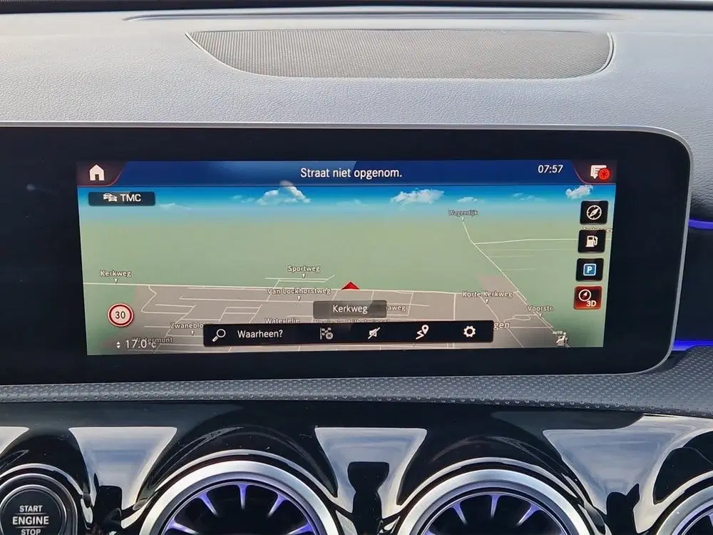 Mercedes-Benz A-Klasse 250 e AMG Burmester uit 2020, foto 17