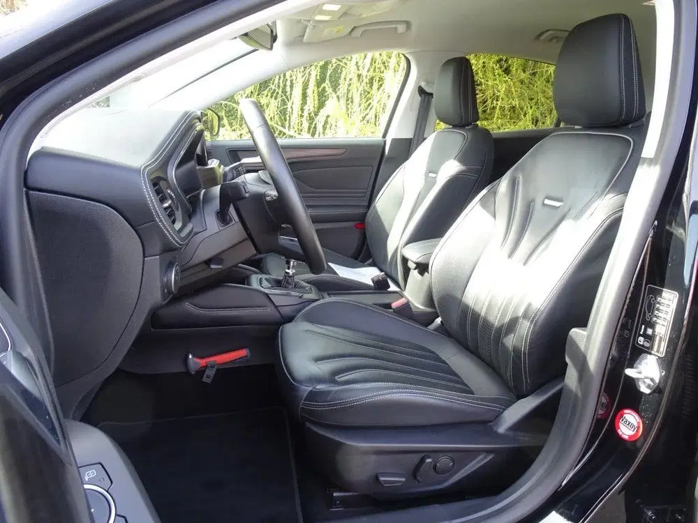 Ford Focus 1.0 125pk Vignale met Head-Up uit 2019, foto 8