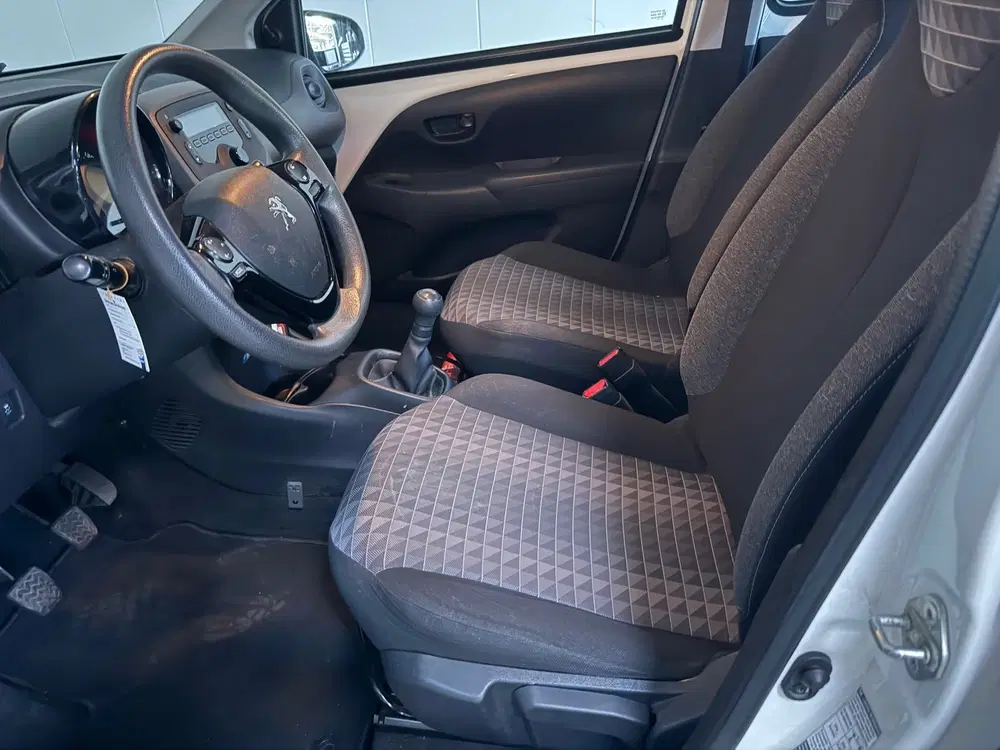 Peugeot 108 1.0 e-VTi Active Airco uit 2021, foto 14