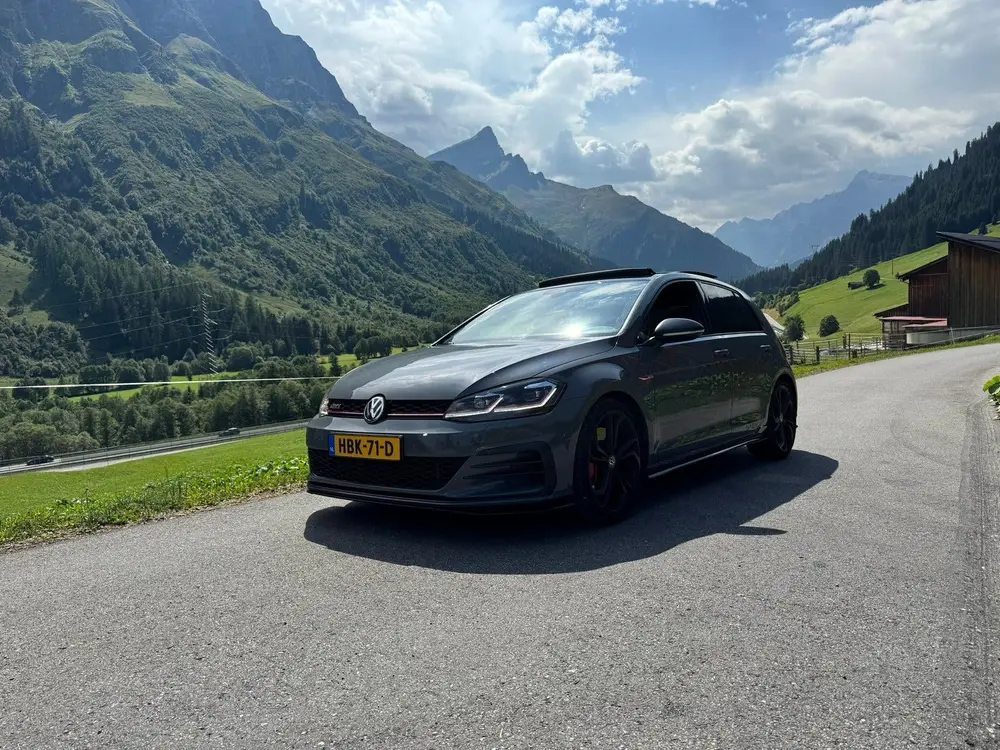 Volkswagen Golf VII Golf 2.0 TSI 290pk 7-DSG 2019 Grijs VOL DCC PANO uit 2019