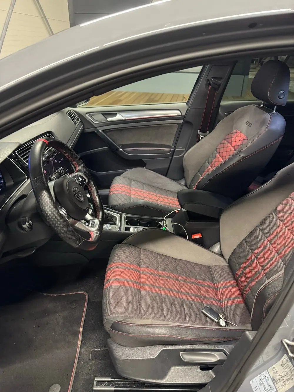 Volkswagen Golf VII Golf 2.0 TSI 290pk 7-DSG 2019 Grijs VOL DCC PANO uit 2019, foto 9