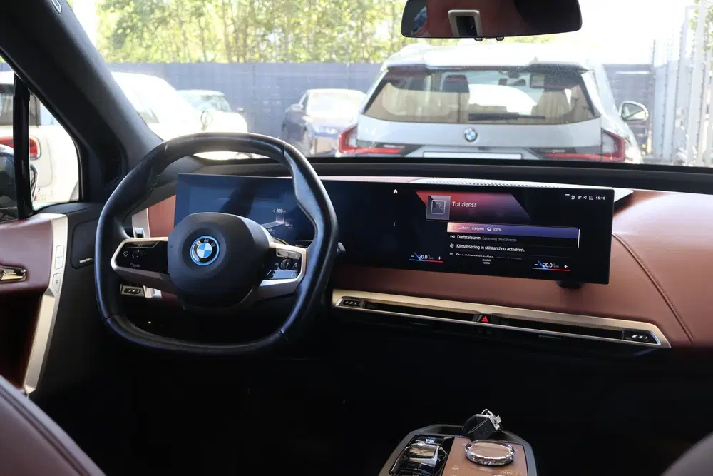BMW iX xDrive40 High Executive 77 kWh uit 2021, foto 11
