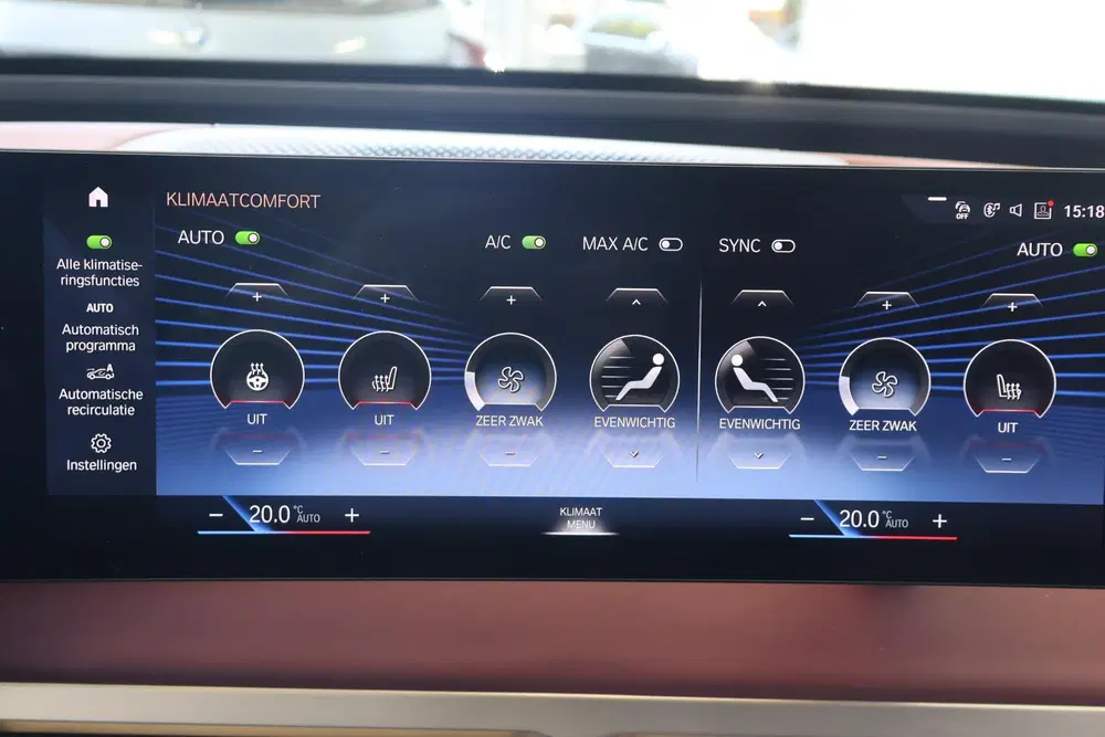 BMW iX xDrive40 High Executive 77 kWh uit 2021, foto 16