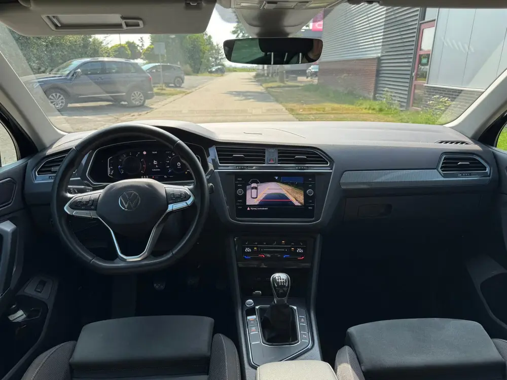 Volkswagen Tiguan 1.5 TSI 130pk 2021 Zwart Trekhaak IQ Light uit 2021, foto 10