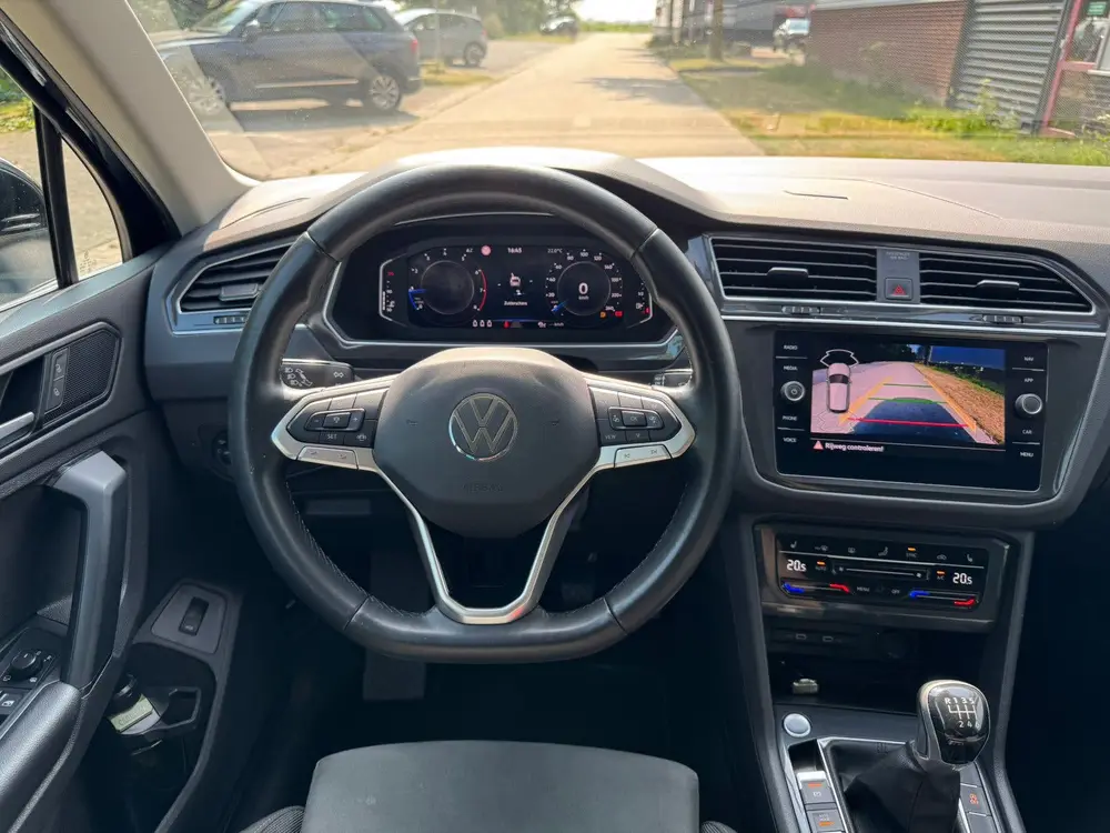 Volkswagen Tiguan 1.5 TSI 130pk 2021 Zwart Trekhaak IQ Light uit 2021, foto 11