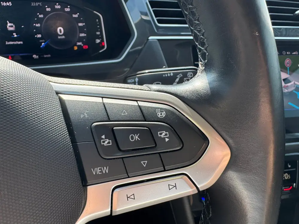 Volkswagen Tiguan 1.5 TSI 130pk 2021 Zwart Trekhaak IQ Light uit 2021, foto 12