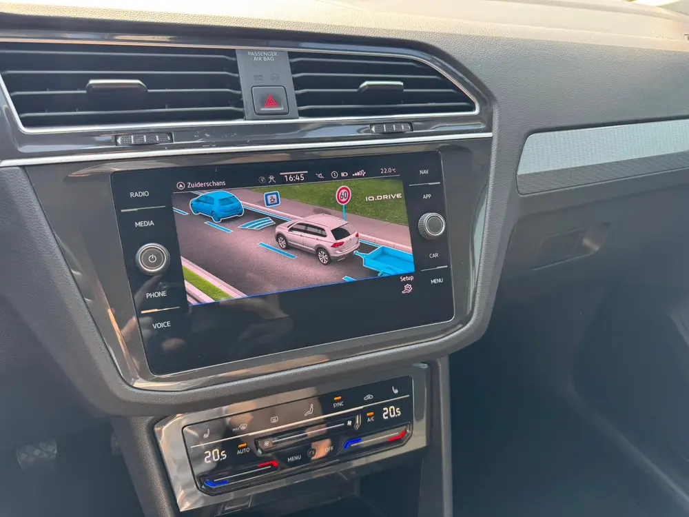 Volkswagen Tiguan 1.5 TSI 130pk 2021 Zwart Trekhaak IQ Light uit 2021, foto 13