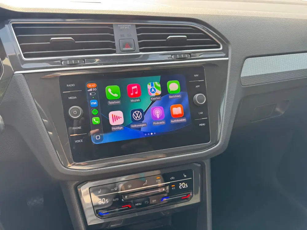 Volkswagen Tiguan 1.5 TSI 130pk 2021 Zwart Trekhaak IQ Light uit 2021, foto 14