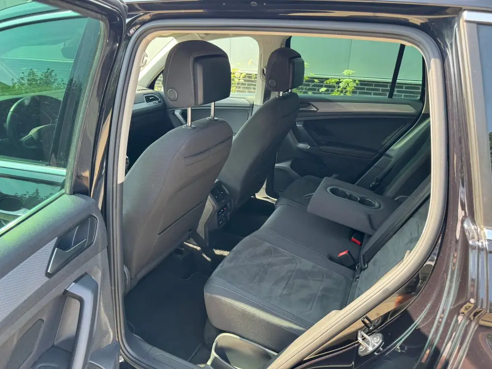 Volkswagen Tiguan 1.5 TSI 130pk 2021 Zwart Trekhaak IQ Light uit 2021, foto 18