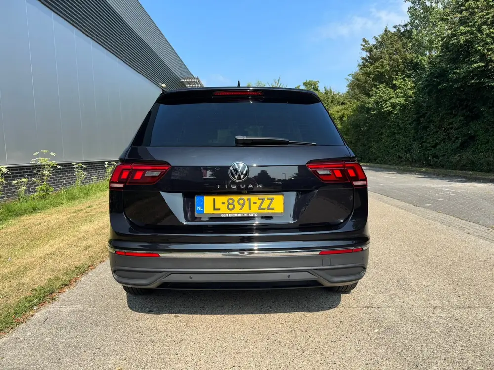 Volkswagen Tiguan 1.5 TSI 130pk 2021 Zwart Trekhaak IQ Light uit 2021, foto 5