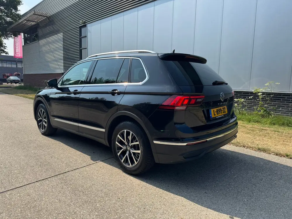 Volkswagen Tiguan 1.5 TSI 130pk 2021 Zwart Trekhaak IQ Light uit 2021, foto 6