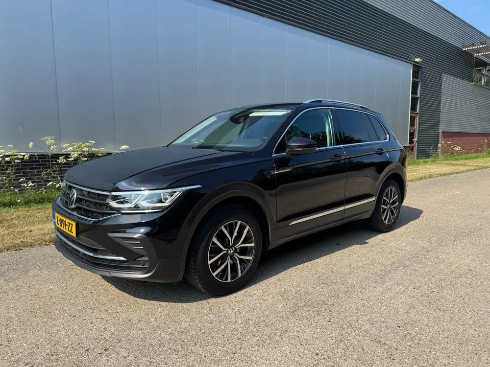 Volkswagen Tiguan 1.5 TSI 130pk 2021 Zwart Trekhaak IQ Light uit 2021, foto 8