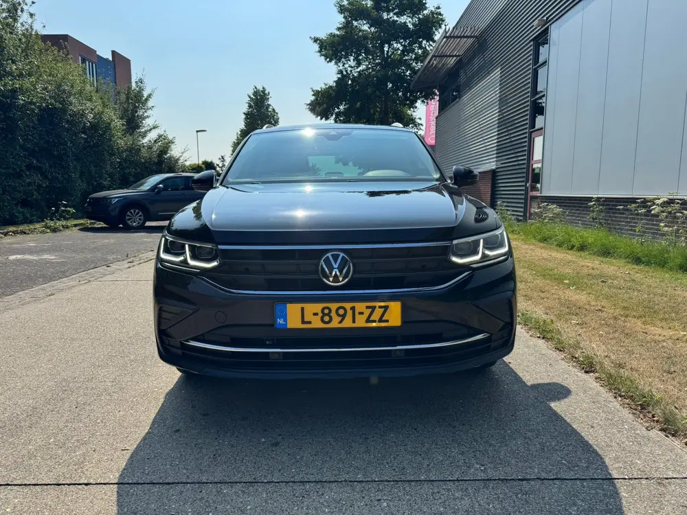 Volkswagen Tiguan 1.5 TSI 130pk 2021 Zwart Trekhaak IQ Light uit 2021, foto 9