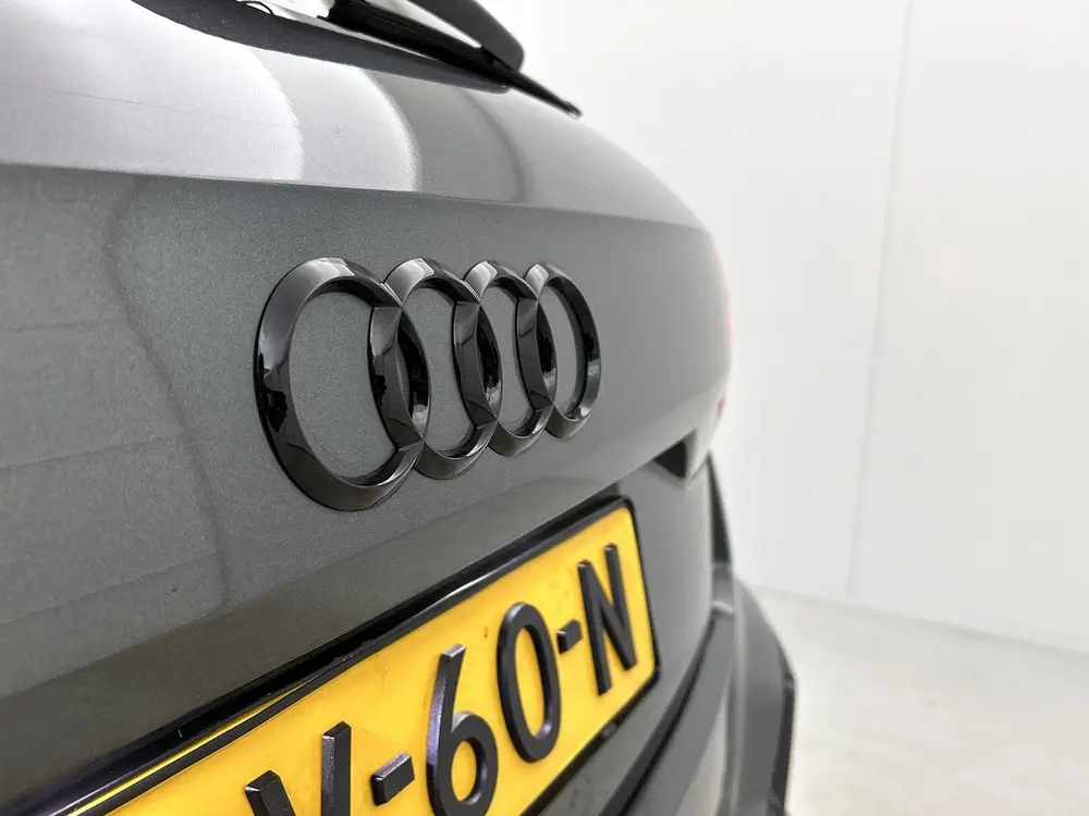Audi Q2 35 TFSI Edition one 150 PK uit 2021, foto 9
