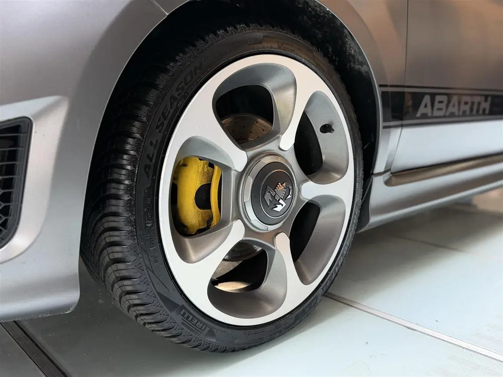 Abarth 595 1.4 T-Jet Abarth Turismo (bj 2021) uit 2021, foto 6