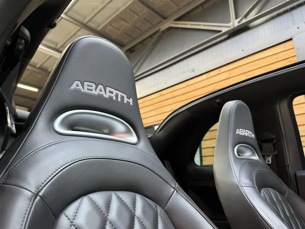 Abarth 595 1.4 T-Jet Abarth Turismo (bj 2021) uit 2021, foto 9
