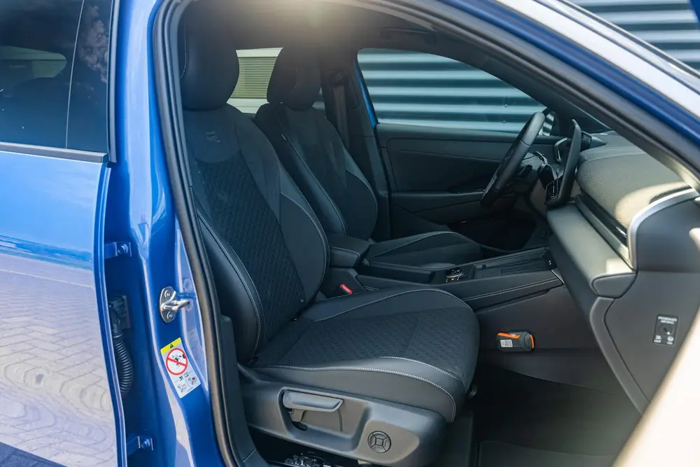 Volkswagen T-Roc 1.5 eTSI 150pk DSG R-Line First Edition | T uit 2026, foto 15