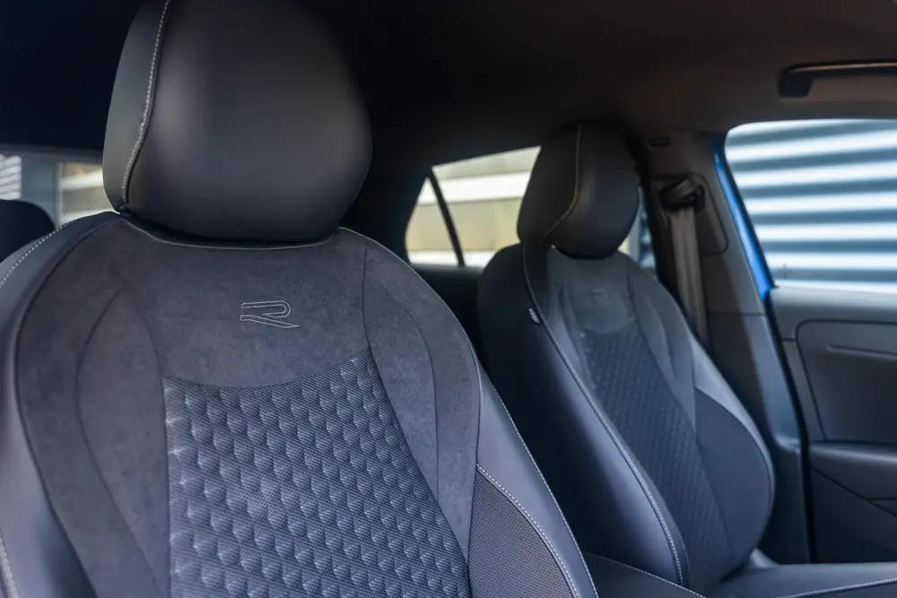 Volkswagen T-Roc 1.5 eTSI 150pk DSG R-Line First Edition | T uit 2026, foto 17