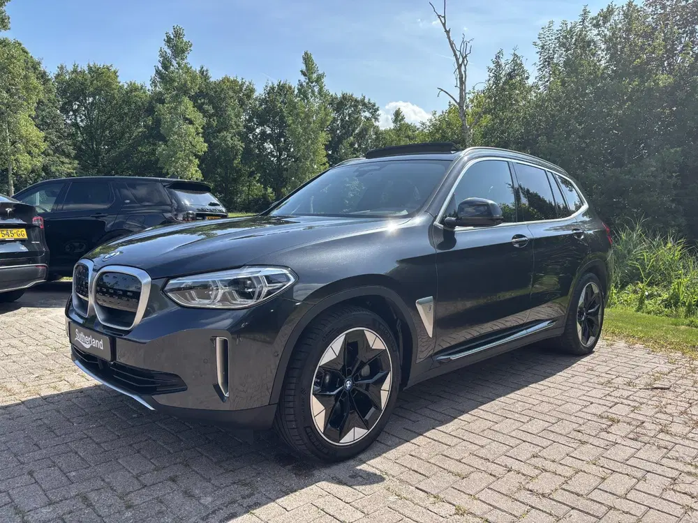 BMW iX3 High Executive 80 kWh 286pk uit 2021, foto 2