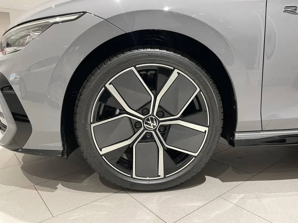 Volkswagen Golf Variant 1.5 eTSI R-Line Edition | EM | Navig uit 2025, foto 2