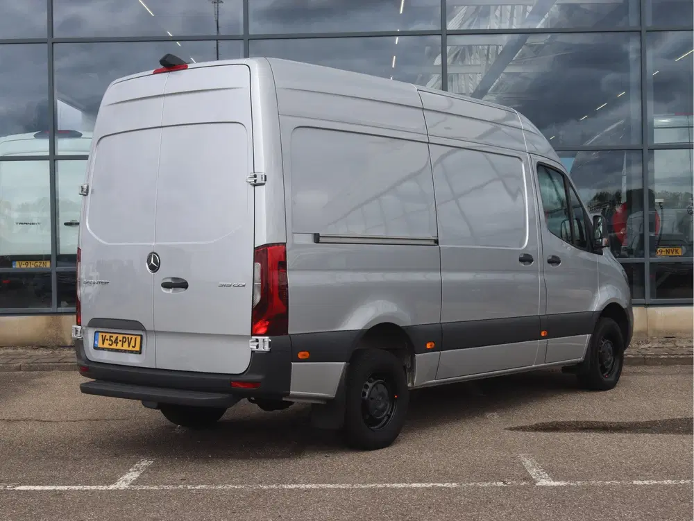 Mercedes-Benz Sprinter 319 CDI L2H2 uit 2023, foto 2