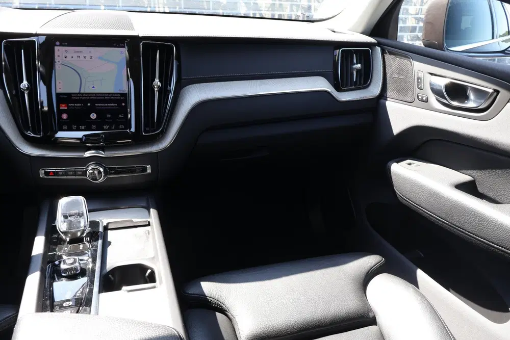 Volvo XC60 2.0 T6 Plug-in Hybrid AWD Ultimate Bright uit 2022, foto 10