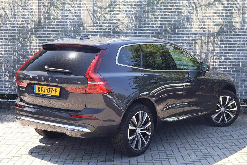 Volvo XC60 2.0 T6 Plug-in Hybrid AWD Ultimate Bright uit 2022, foto 2