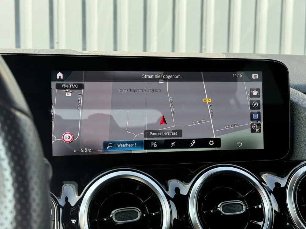 Mercedes-Benz GLA 250e AMG uit 2020, foto 13
