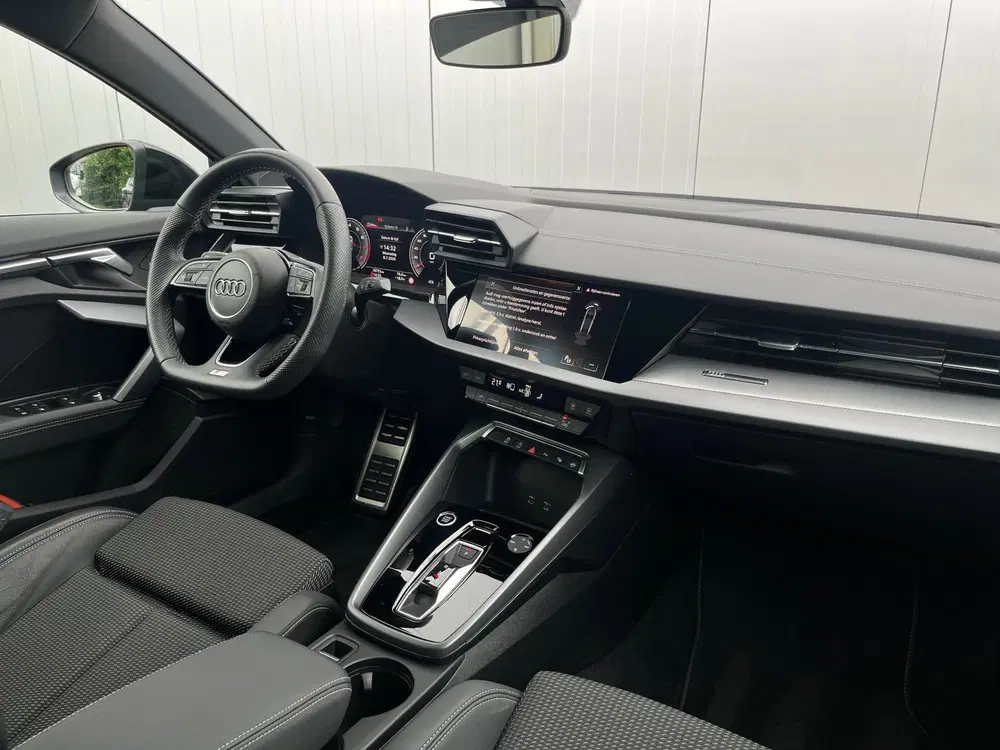 Audi A3 30 TFSI S edition uit 2024, foto 11