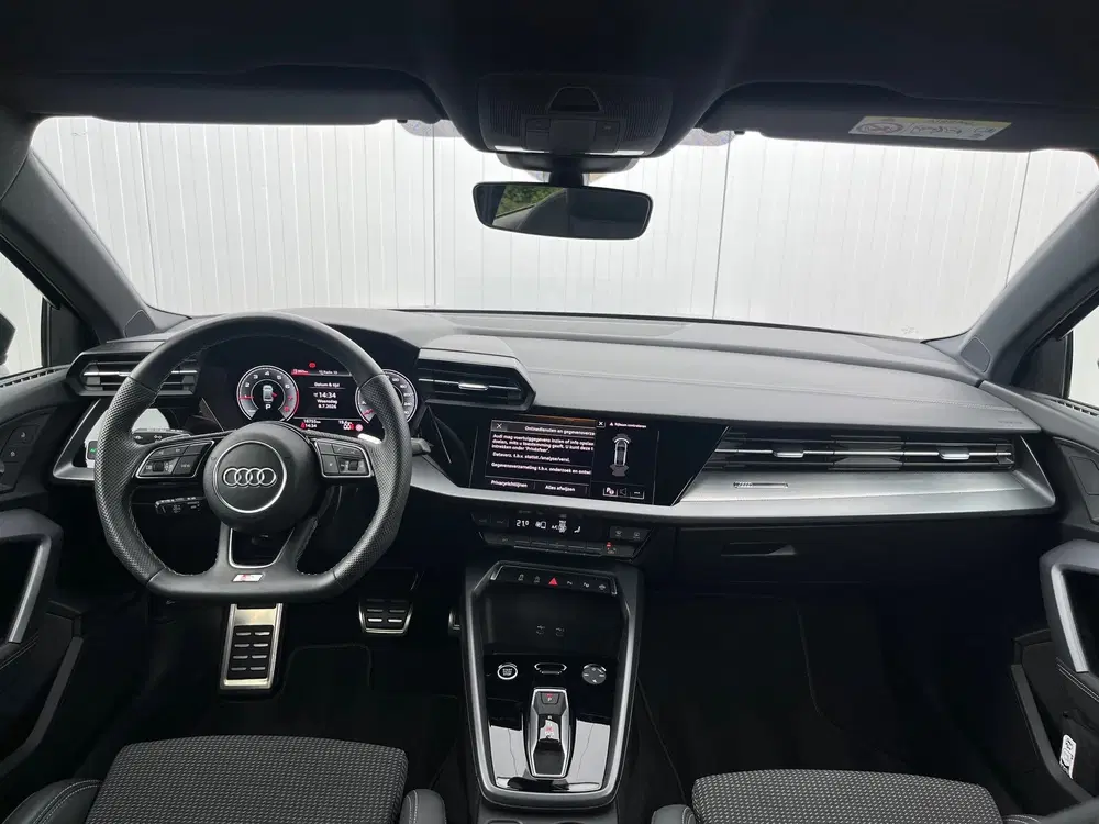 Audi A3 30 TFSI S edition uit 2024, foto 4