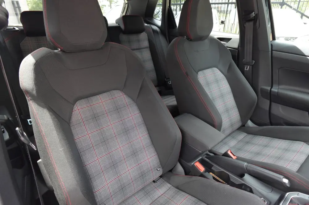 Volkswagen Polo 2.0 TSI GTI PANO KEYLESS BEATS uit 2022, foto 4