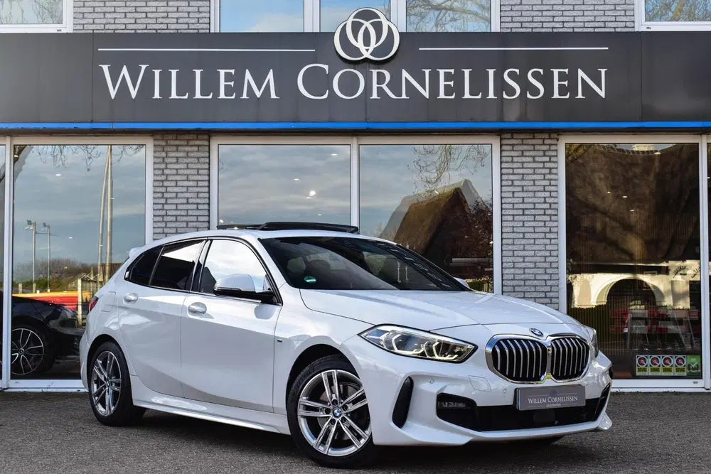 BMW 1-serie 118i M-Sport Pano HiFi Stoelverwarming Sfe uit 2021