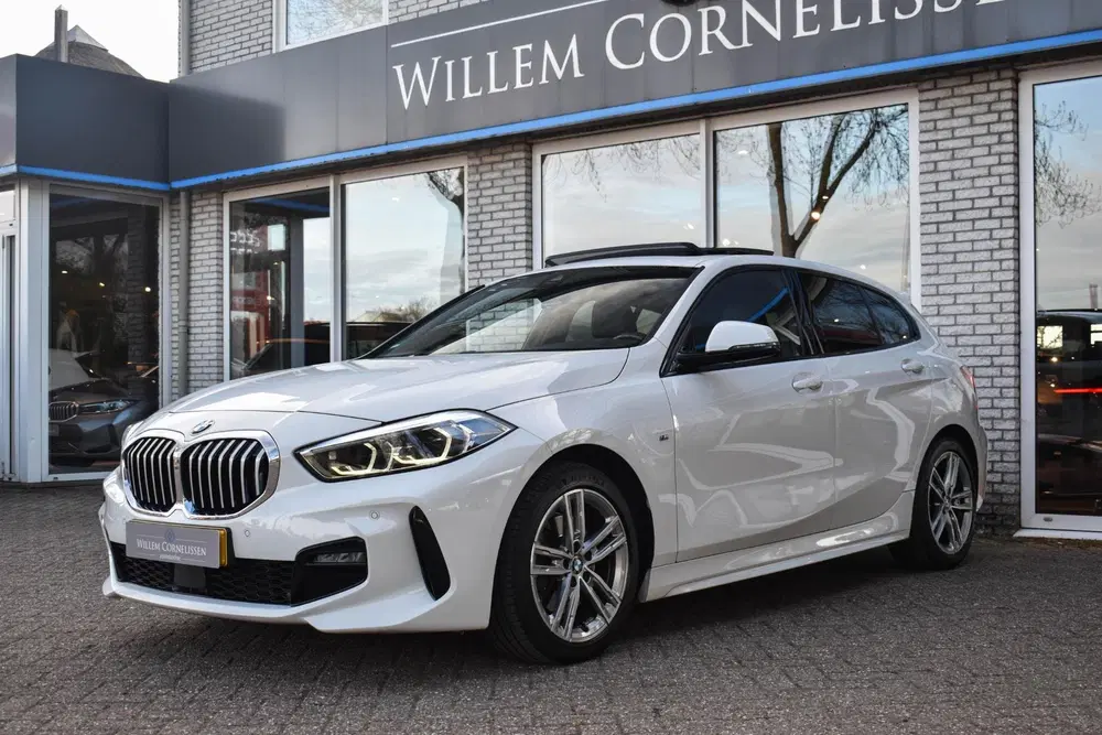 BMW 1-serie 118i M-Sport Pano HiFi Stoelverwarming Sfe uit 2021, foto 17
