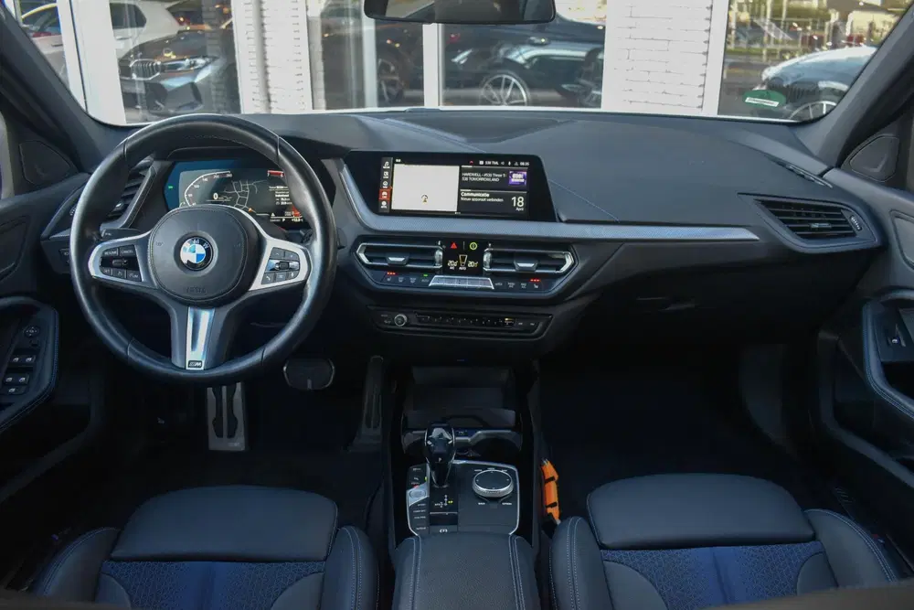 BMW 1-serie 118i M-Sport Pano HiFi Stoelverwarming Sfe uit 2021, foto 2