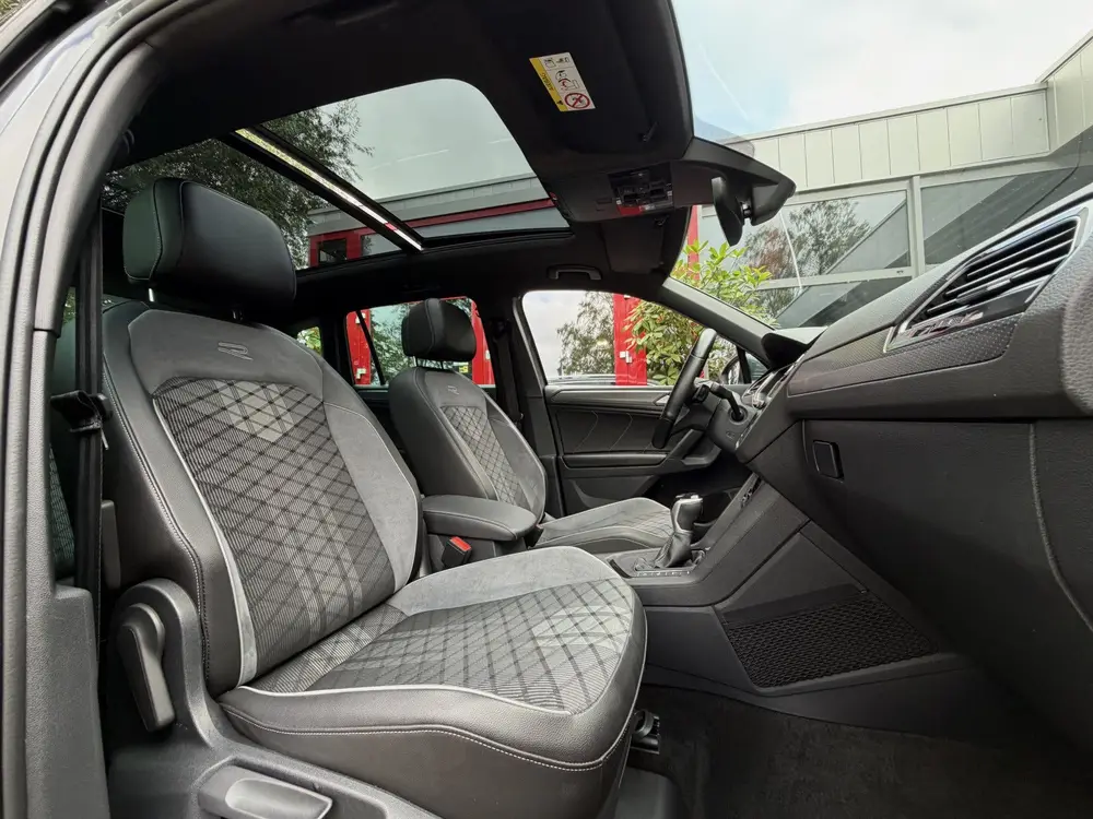 Volkswagen Tiguan 1.4 TSI eHybrid *!* 2x R-LINE *!* PANODAK/ uit 2023, foto 14