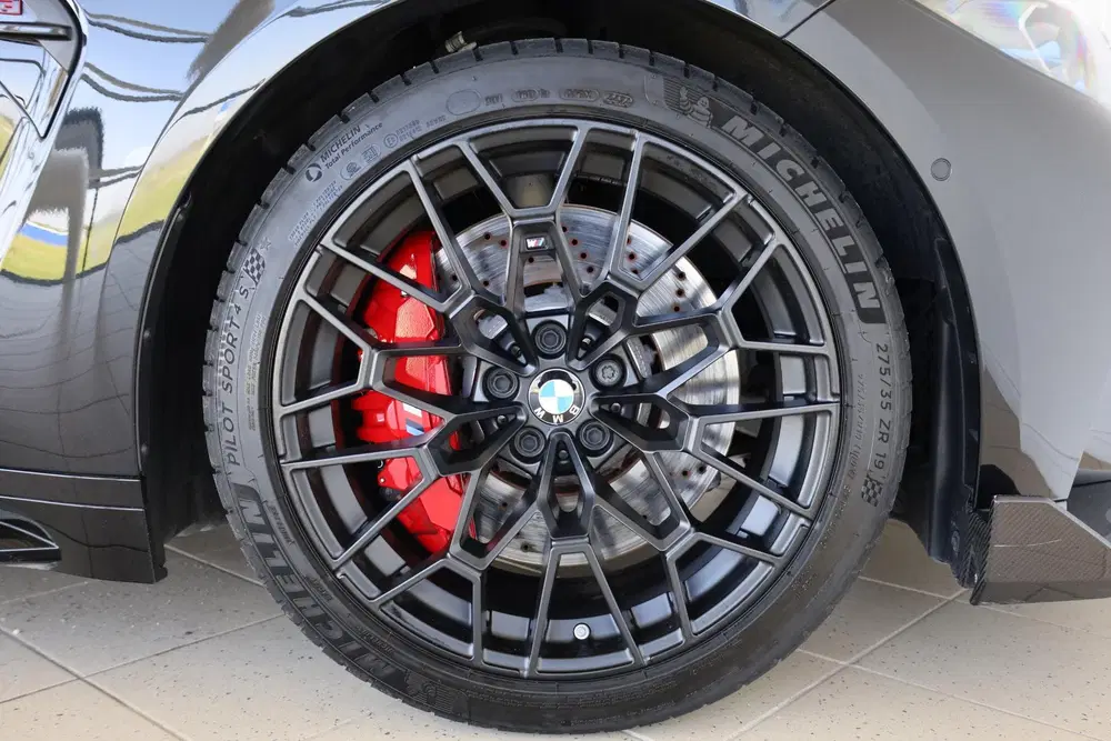 BMW M3 Sedan uit 2023, foto 10